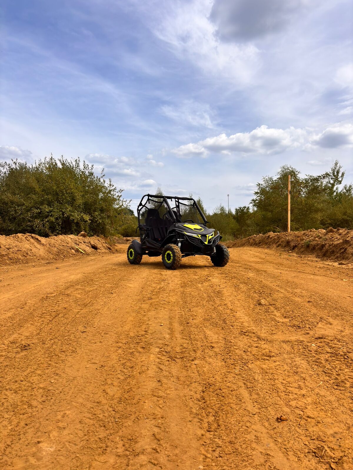 Junior Buggy op het zandcircuit