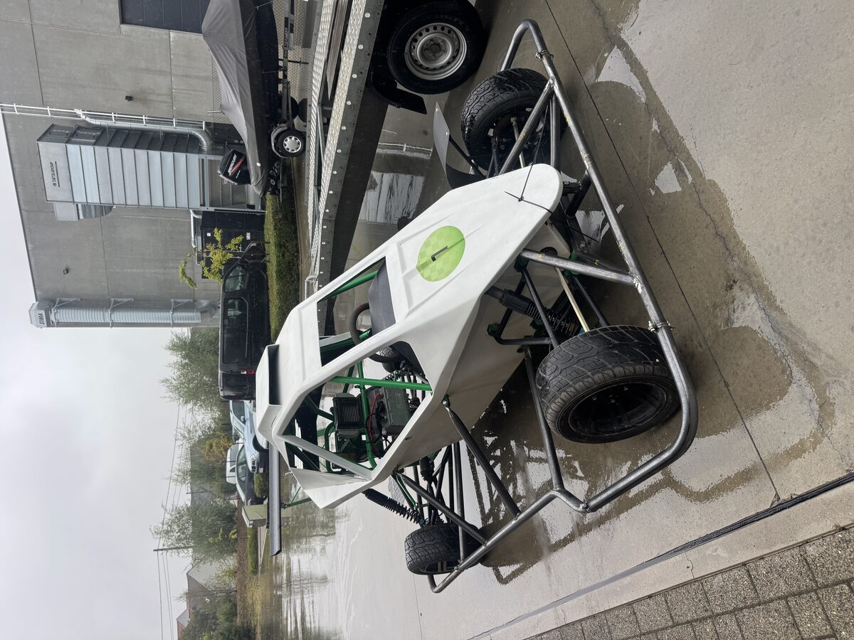 Crosskart klaar voor transport bij de werkplaats